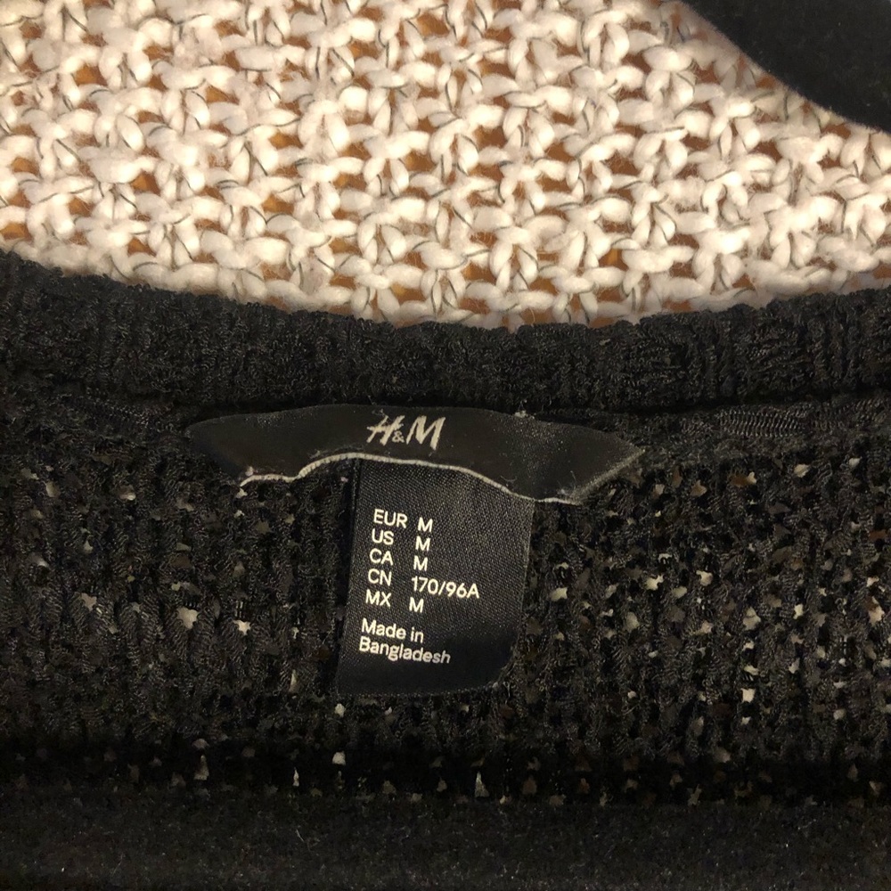 H&M Black 3/4 Sleeved Sweater (medium) - Picture 2 of 4